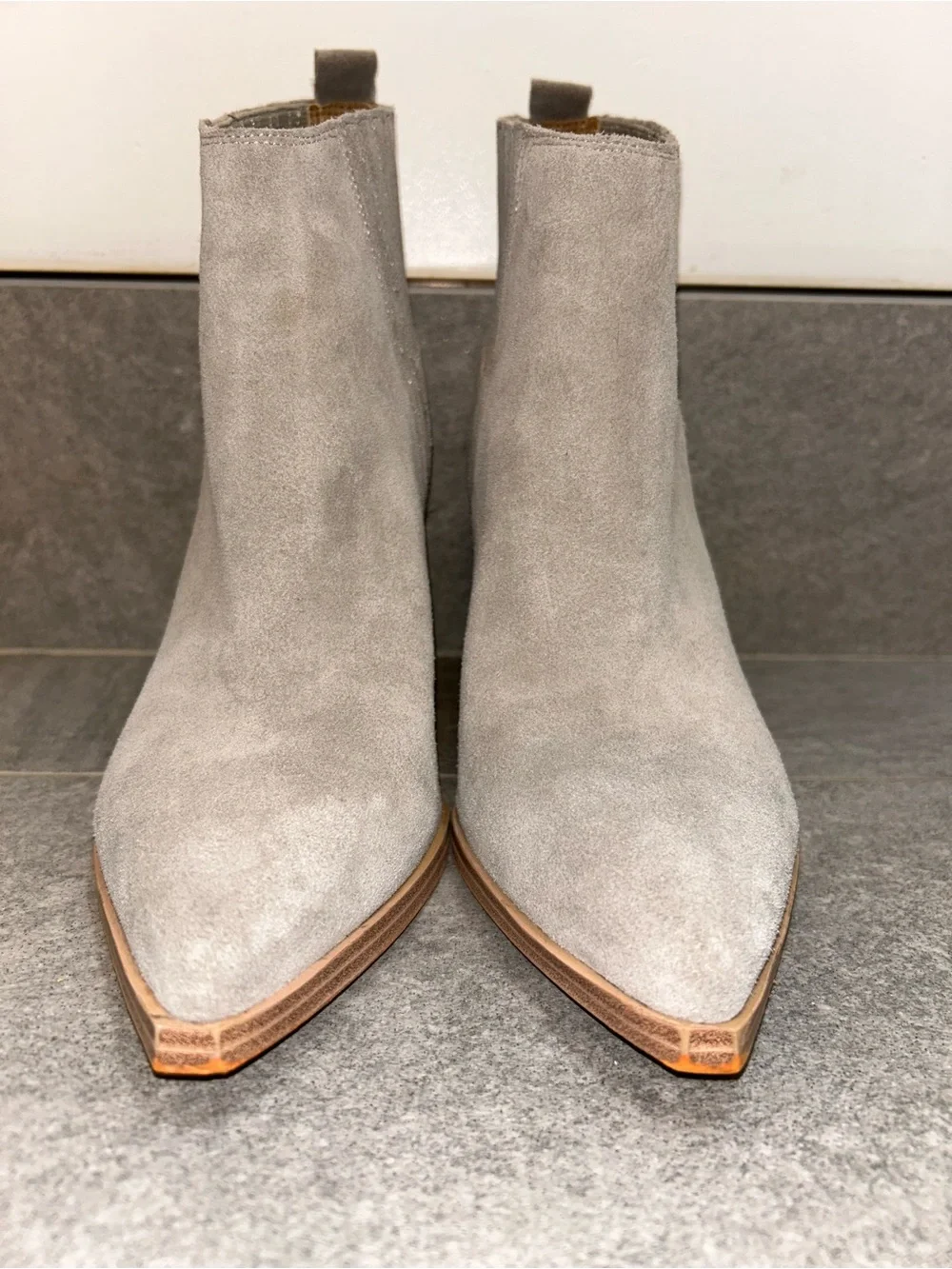 Marc Fisher light gray suede Orlanda bootie with pointed toes size 10
